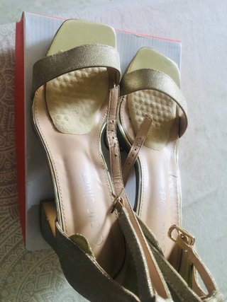 Zapatos dorados CHC Shoes