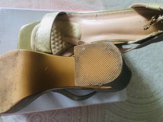 Zapatos dorados CHC Shoes