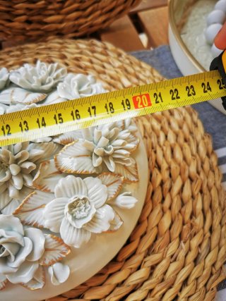 Coperchio in porcellana con fiori dorati in rilievo CAPIDIMONTE