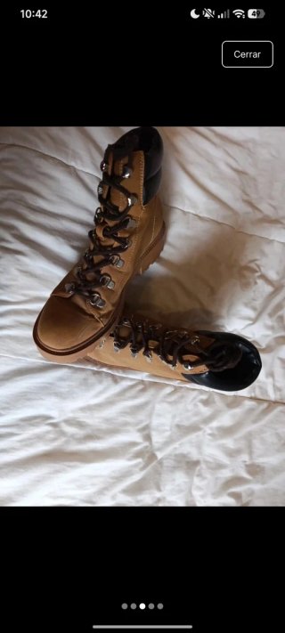 Botas de montaña marrones