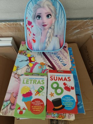 Caja de juegos educativos y libro infantil