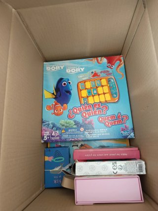 Caja de juegos educativos y libro infantil