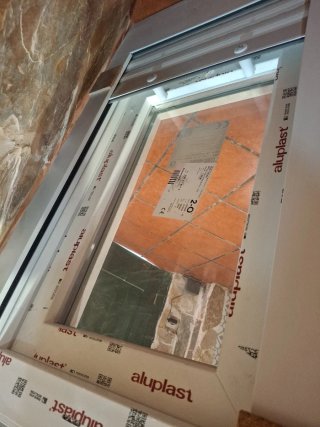 Ventana oscilobatiente 706 LE 500x700 Con persiana