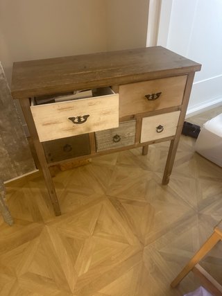 Aparador de madera con cajones