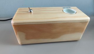 Lámpara de mesa de madera.Block