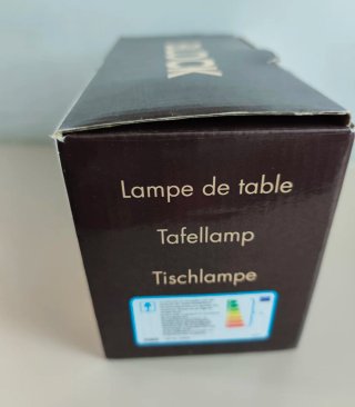 Lámpara de mesa de madera.Block
