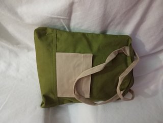 Bolsa de lona verde y beige