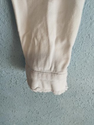 Chaqueta vaquera blanca Basik desgastada