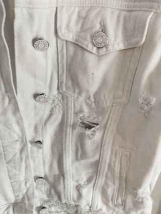 Chaqueta vaquera blanca Basik desgastada