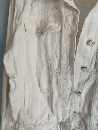 Chaqueta vaquera blanca Basik desgastada