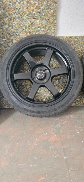 LLANTAS FOX 17" NEGRAS + NEUMÁTICOS 215/45R17 | 4x