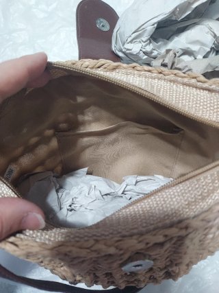 Bolso de rafia y sintético.