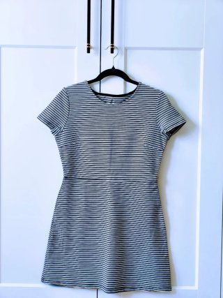 Vestido de rayas blanco y negro