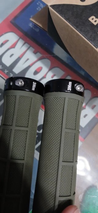 Puños MTB Berm Grips Verdes. 4  salida estan nuevo