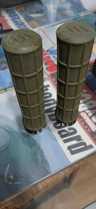 Puños MTB Berm Grips Verdes. 4  salida estan nuevo