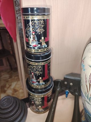 Latas de té antigua decorada leer descripción