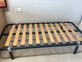 Somier cama nido metálico y madera.