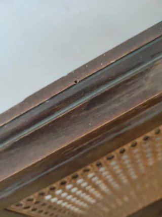 Cama antigua de madera y ratán per restaurar