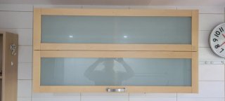 Armario cocina puertas abatibles madera y cristal