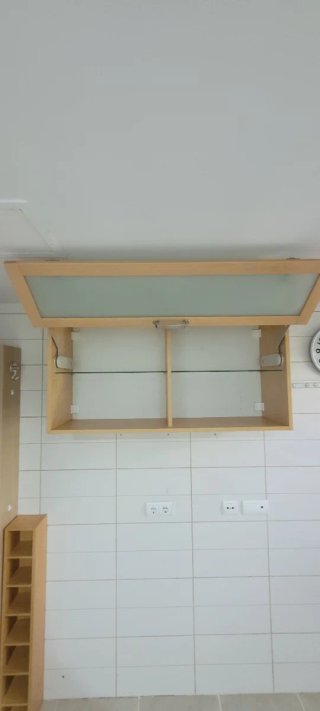 Armario cocina puertas abatibles madera y cristal