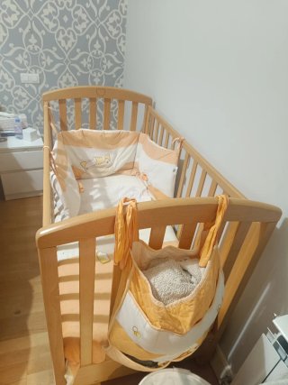 Cuna de bebé de madera
