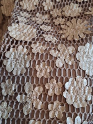 Vestido rosa con flores para eventos