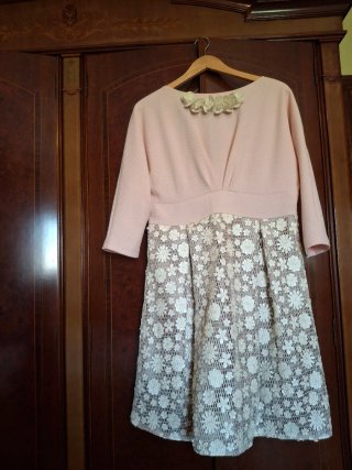 Vestido rosa con flores para eventos
