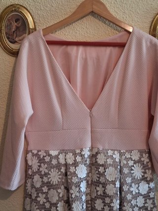 Vestido rosa con flores para eventos