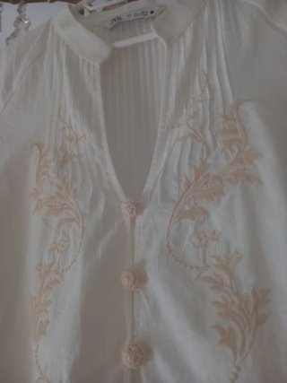Blusa Zara bordada blanca