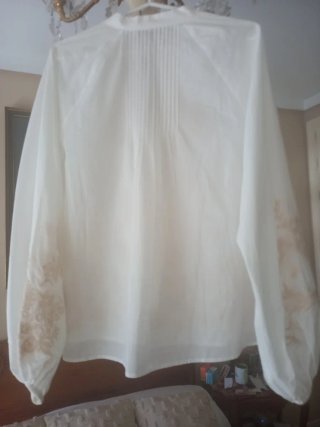 Blusa Zara bordada blanca