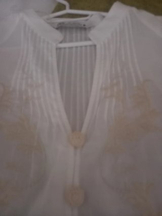 Blusa Zara bordada blanca