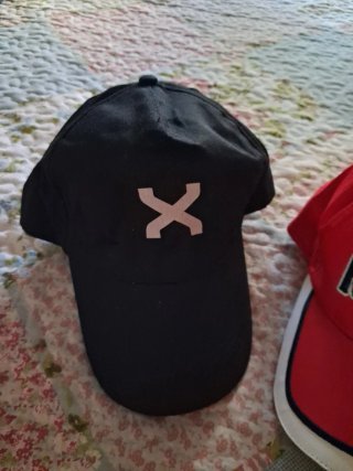 Lote de 3 Gorras: Negra, Roja y Blanca