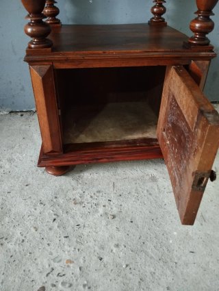 Mesita auxiliar francesa antigua de madera