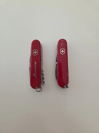 Confezione di due coltelli multiuso Victorinox
