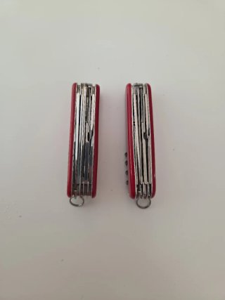 Confezione di due coltelli multiuso Victorinox