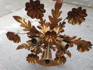 Lámpara antigua de techo floral dorada