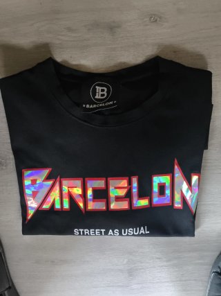 Camiseta Barcelon Hombre Negra Holográfica