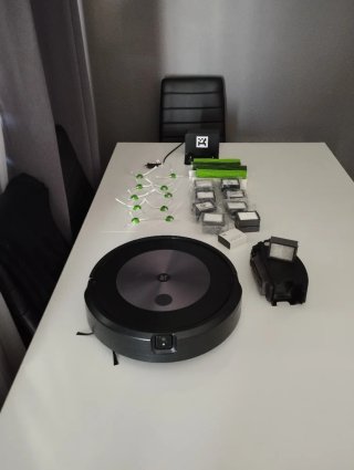 Aspirador Roomba J7 con accesorios