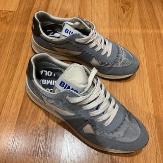Zapatillas Bimba y Lola grises y blancas