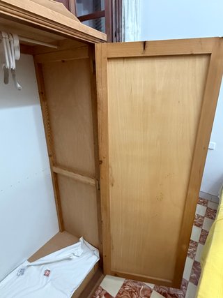 Armario de madera clásico