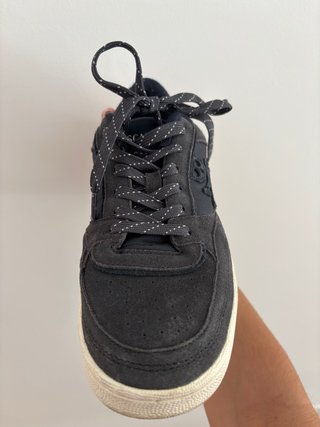 Zapatillas negras y beige