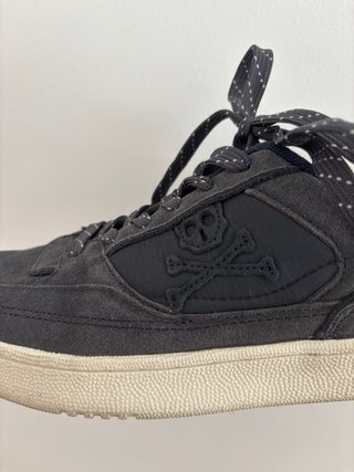 Zapatillas negras y beige