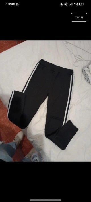 Leggings negros con rayas laterales