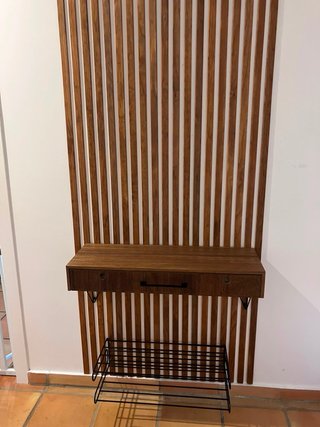 Recibidor de madera con cajón y zapatero