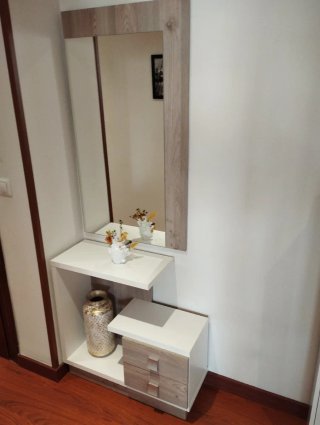 Mueble recibidor madera y espejo