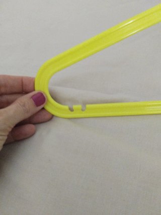 Lote de perchas infantiles de colores