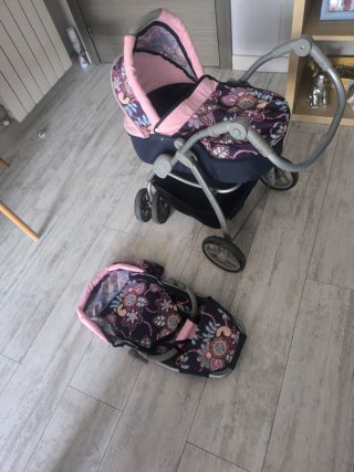 Carro de bebé cuco + sillita (juguete)