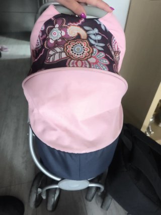 Carro de bebé cuco + sillita (juguete)