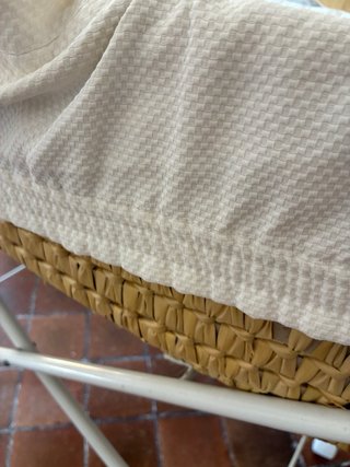 Moisés de mimbre con soporte