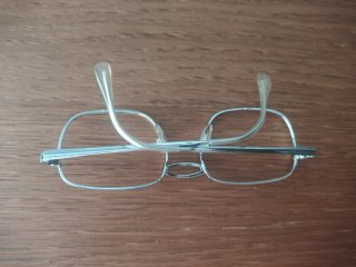 Montura de gafas plateada